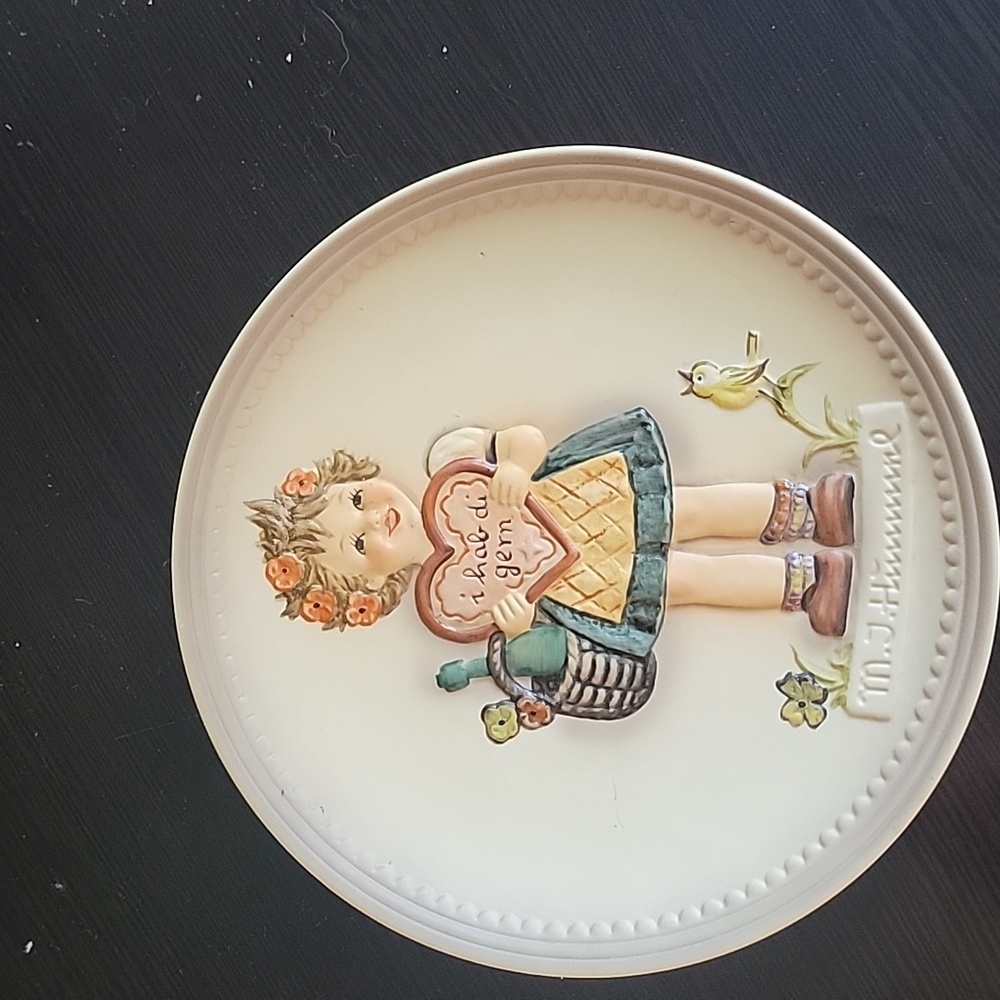 Goebel Hummel #738 Porcelain Plate Valentine Gift 1st Edition Celebration Series